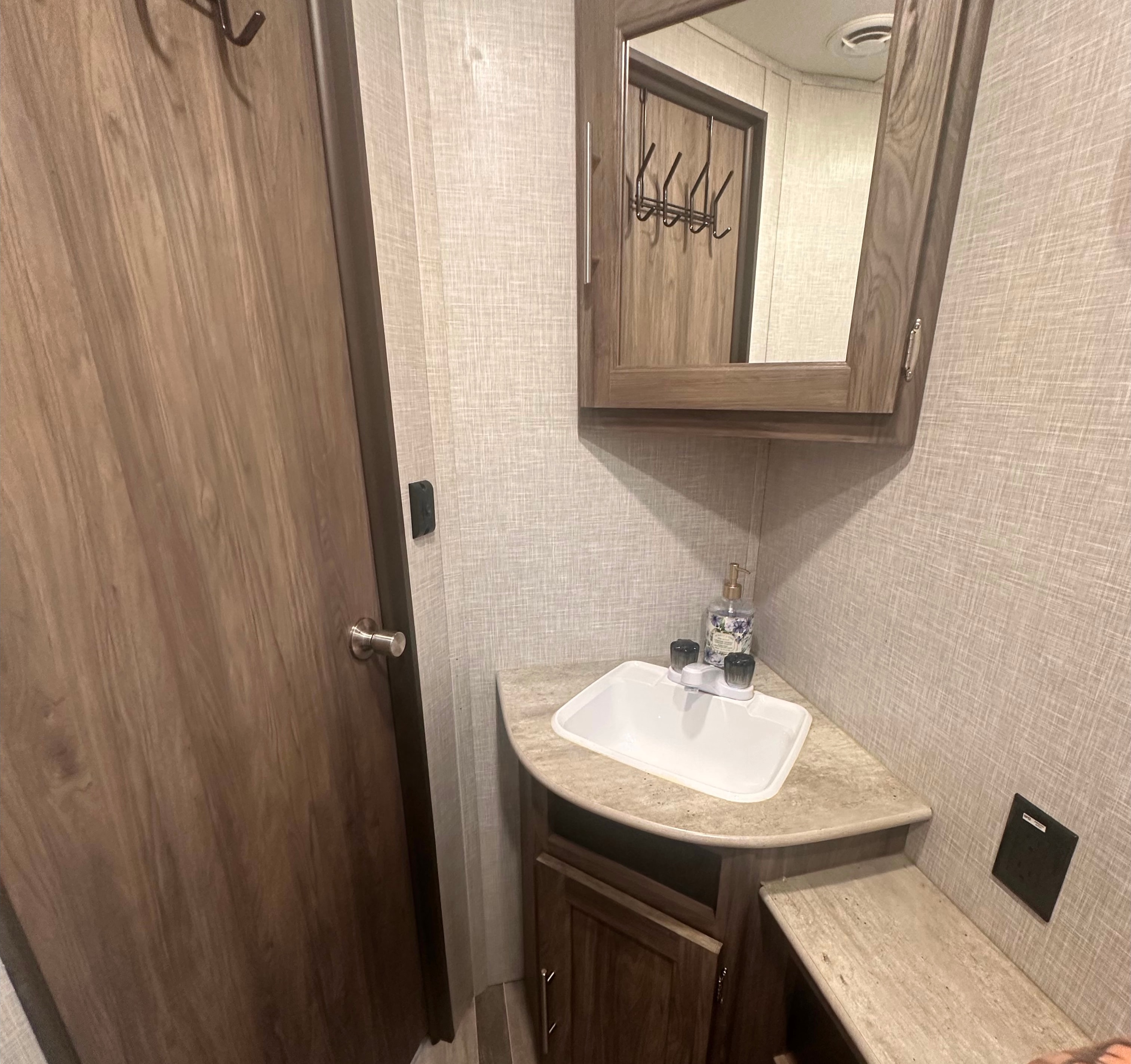 Walker’s crossroads zinger light travel trailer)