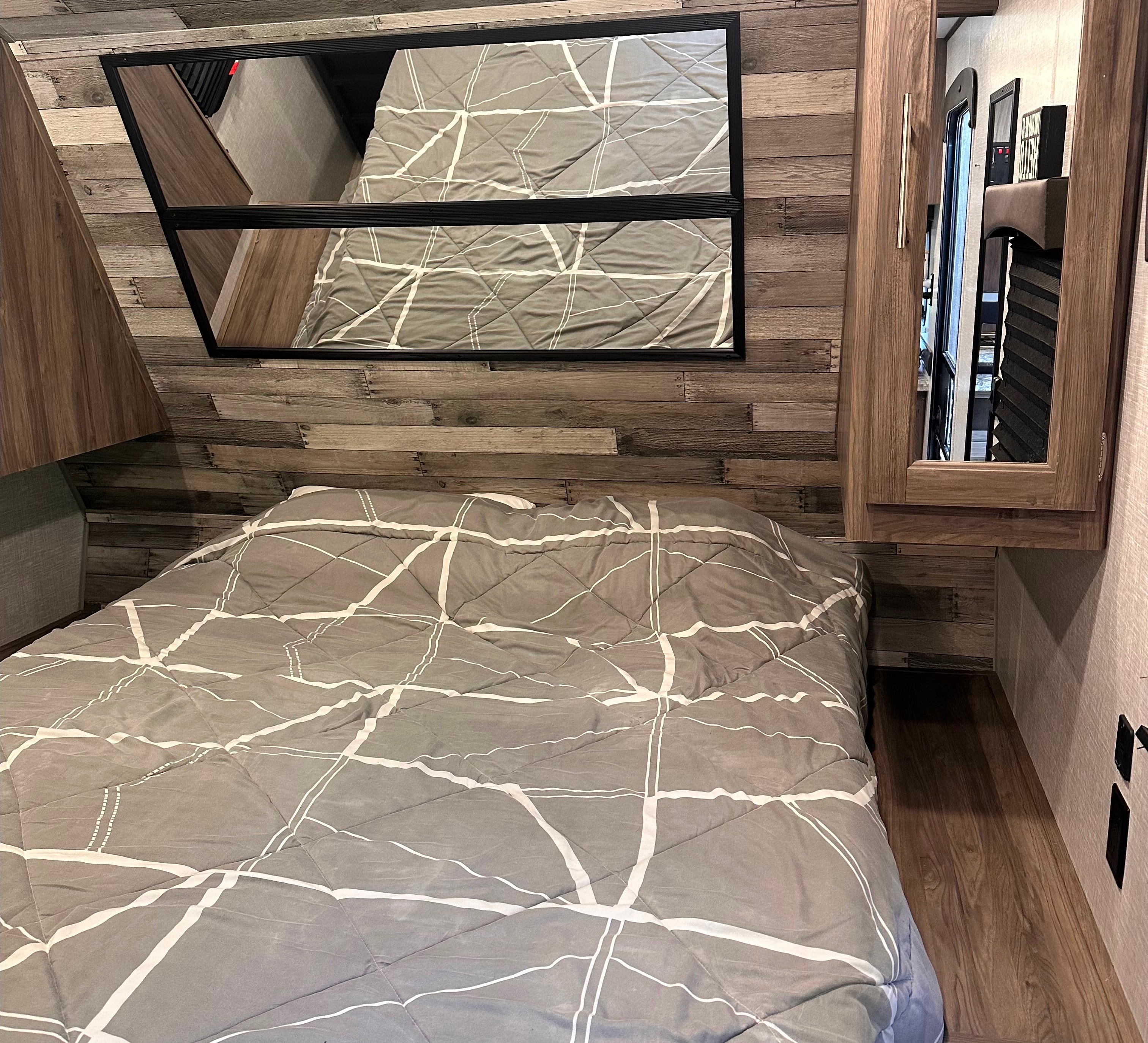 Walker’s crossroads zinger light travel trailer)