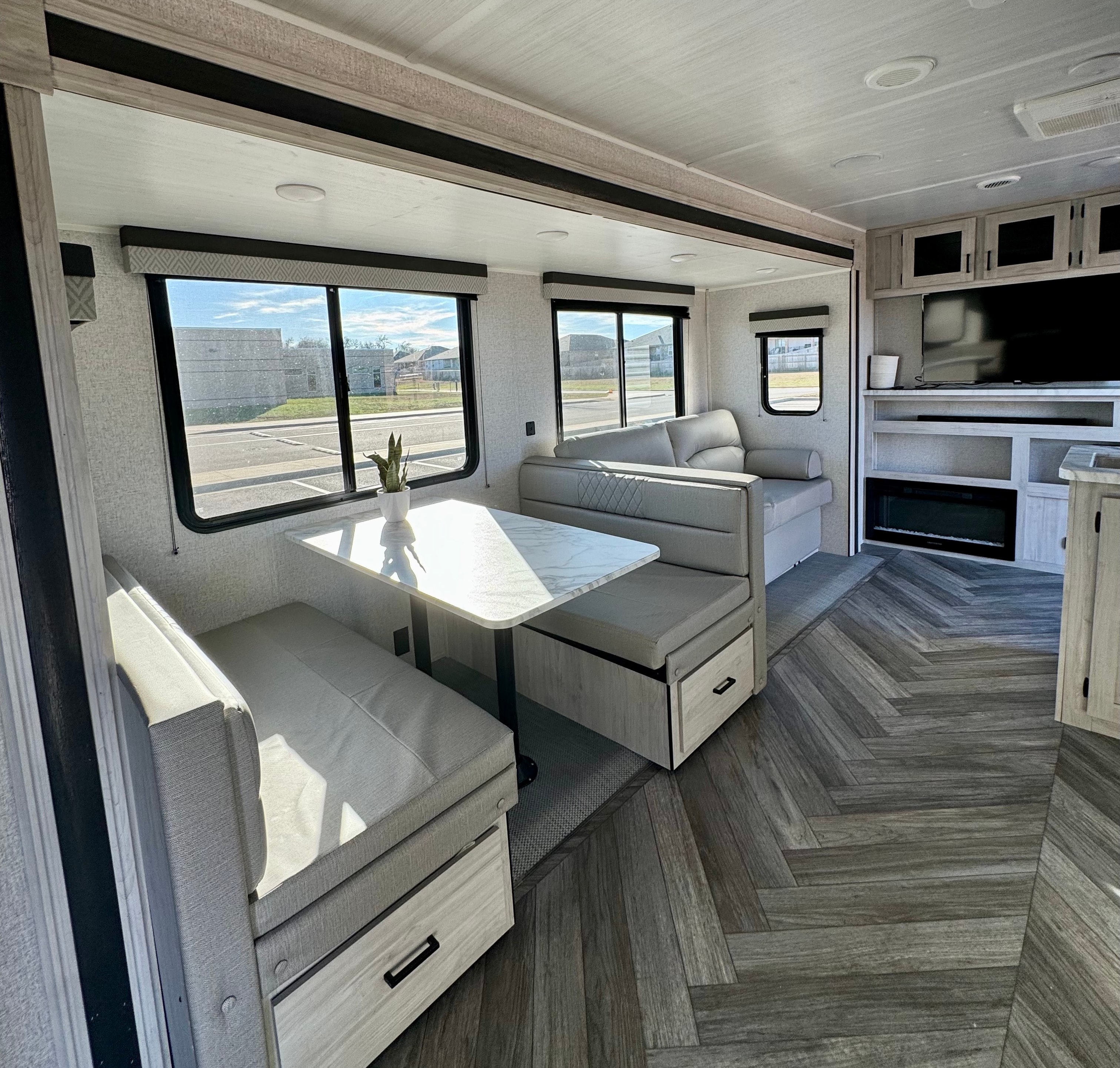 Ricardo's Pet Friendly, 27' Della Terra Travel Trailer