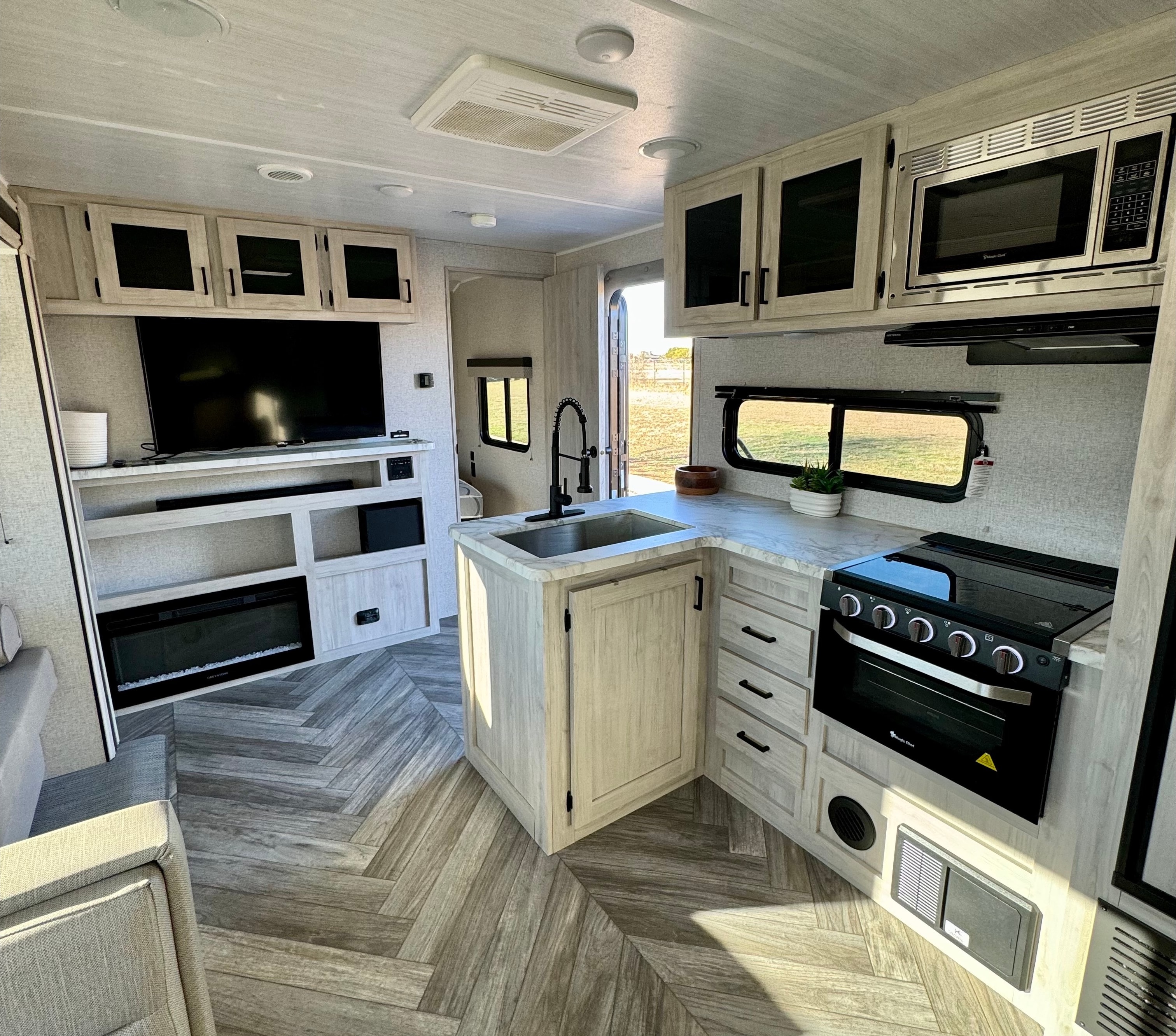 Ricardo's Pet Friendly, 27' Della Terra Travel Trailer