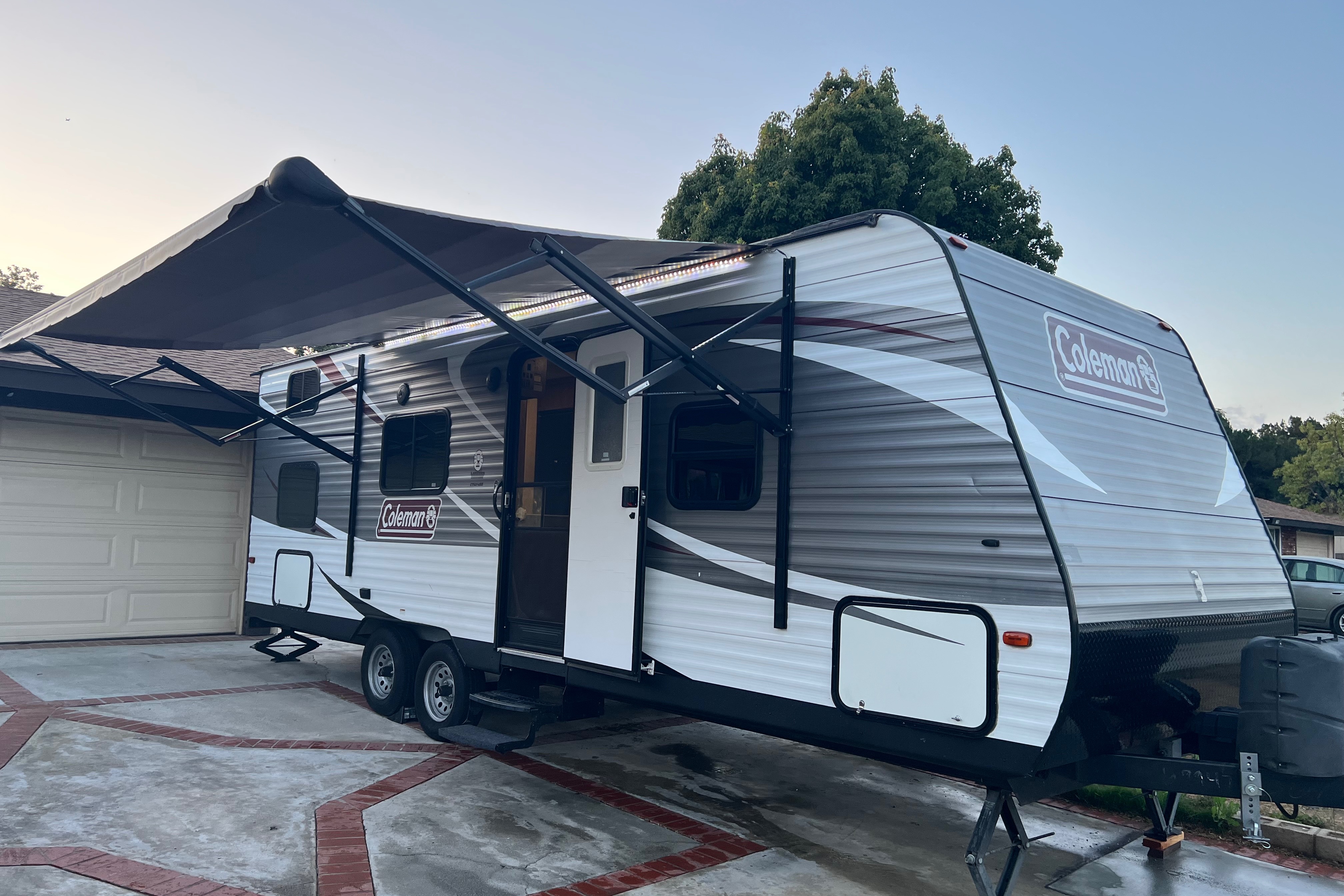 Jose's Coleman Lantern 274BHS Travel Trailer