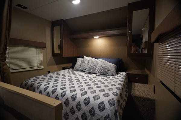 Jose's Coleman Lantern 274BHS Travel Trailer