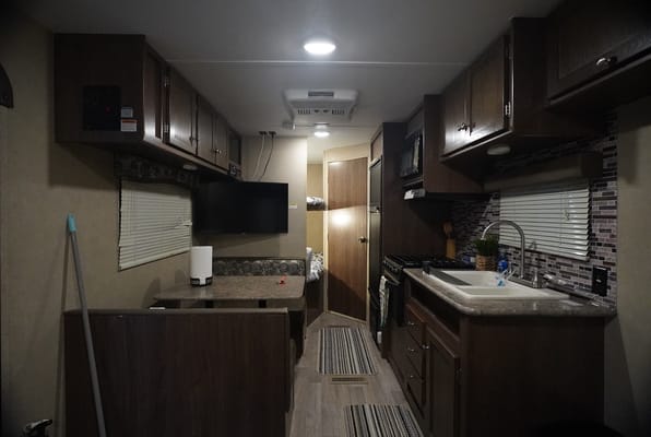 Jose's Coleman Lantern 274BHS Travel Trailer