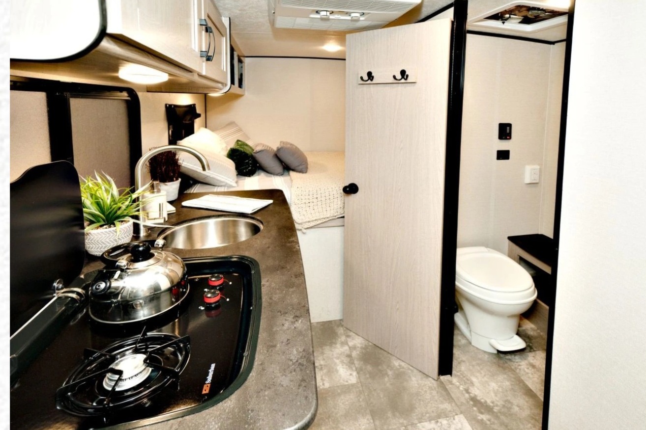 Coachmen Trailer 160022