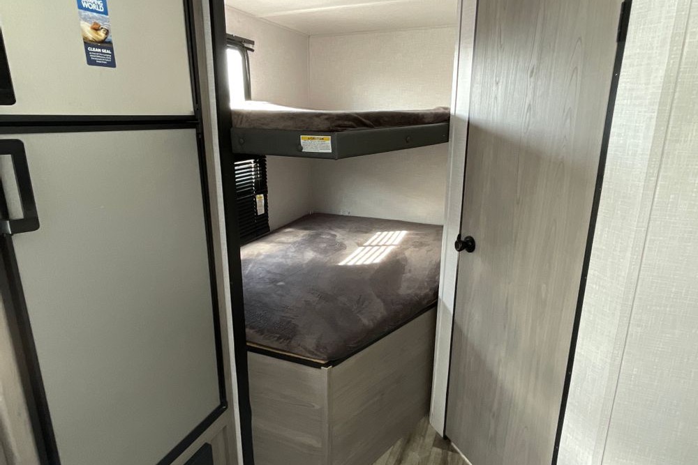 JLay's Coleman 1905 BH Family Friendly Trailer