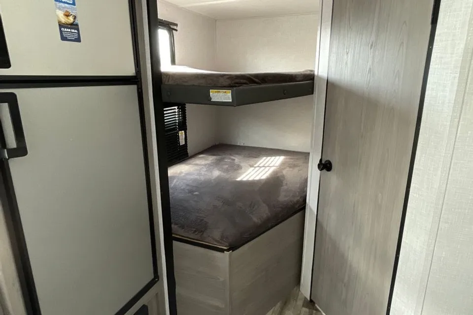 JLay's Coleman 1905 BH Family Friendly Trailer