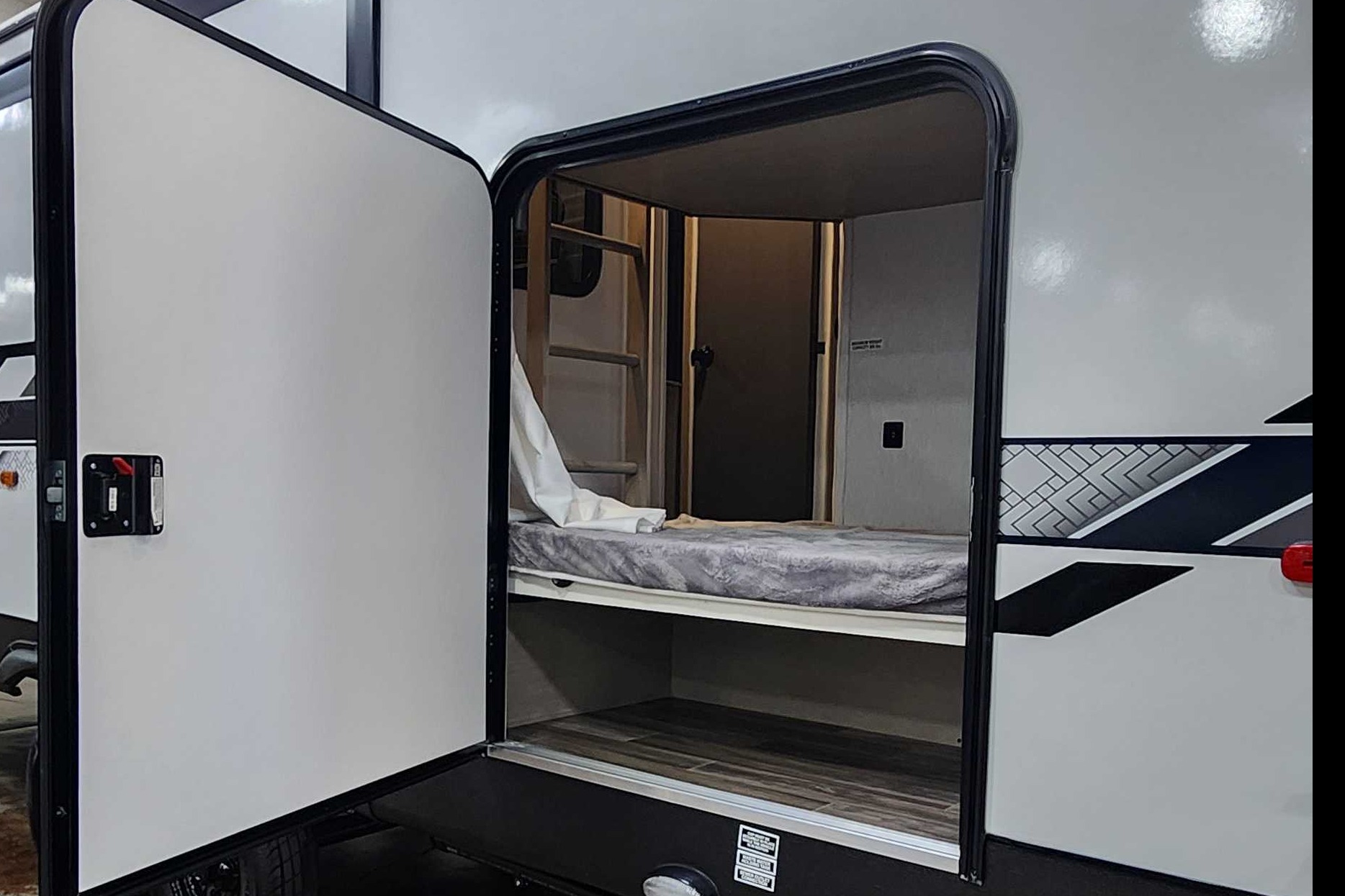 Mike's Evo CSJT2650G Travel Trailer