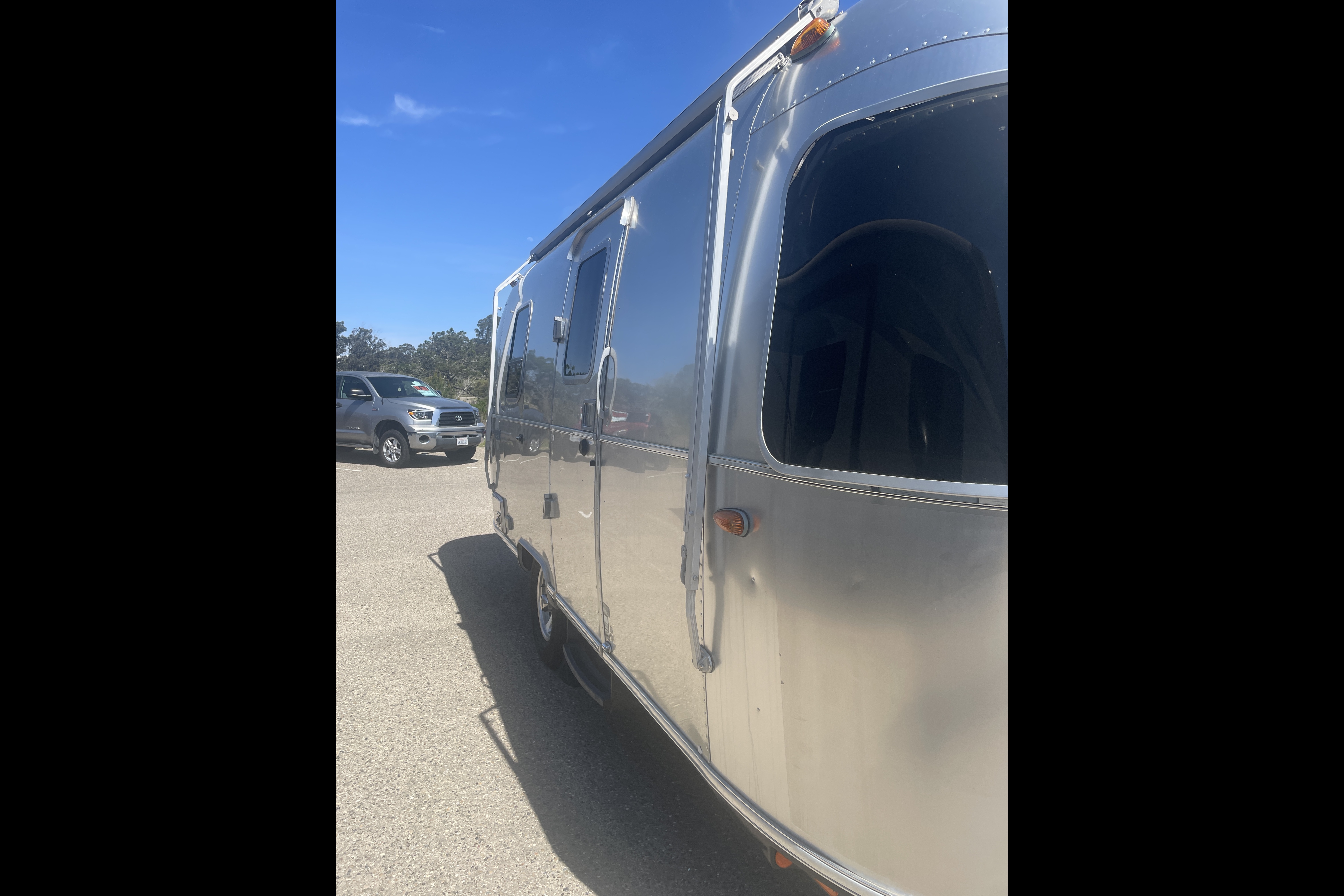 Classic, Cute, Cozy: 20' Airstream (full bed) For Your Coastal Adventure