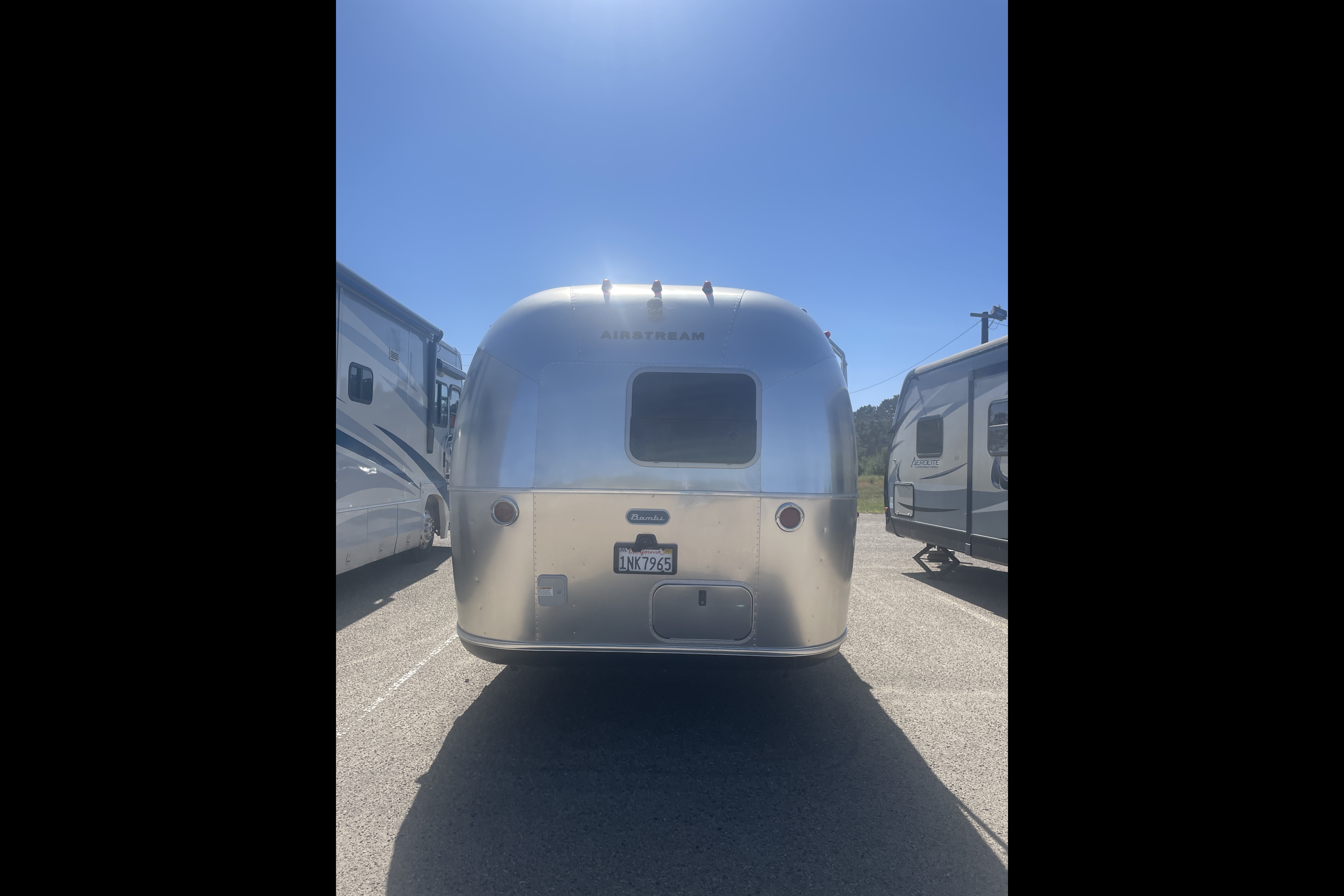 Classic, Cute, Cozy: 20' Airstream (full bed) For Your Coastal Adventure