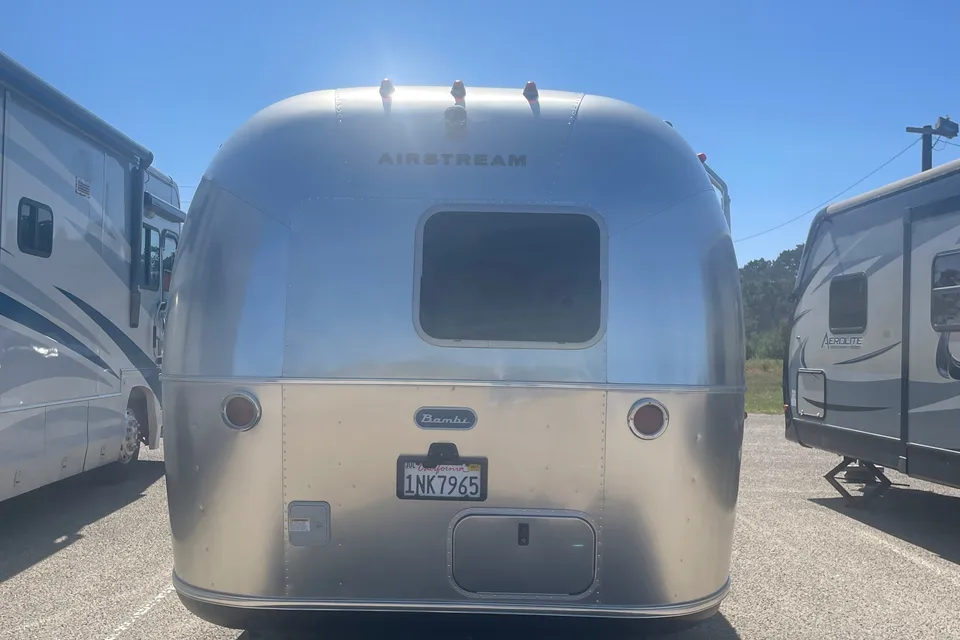 Classic, Cute, Cozy: 20' Airstream (full bed) For Your Coastal Adventure