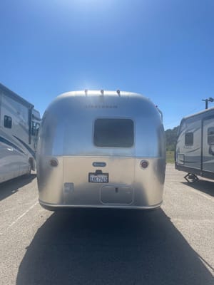 Classic, Cute, Cozy: 20' Airstream (full bed) For Your Coastal Adventure