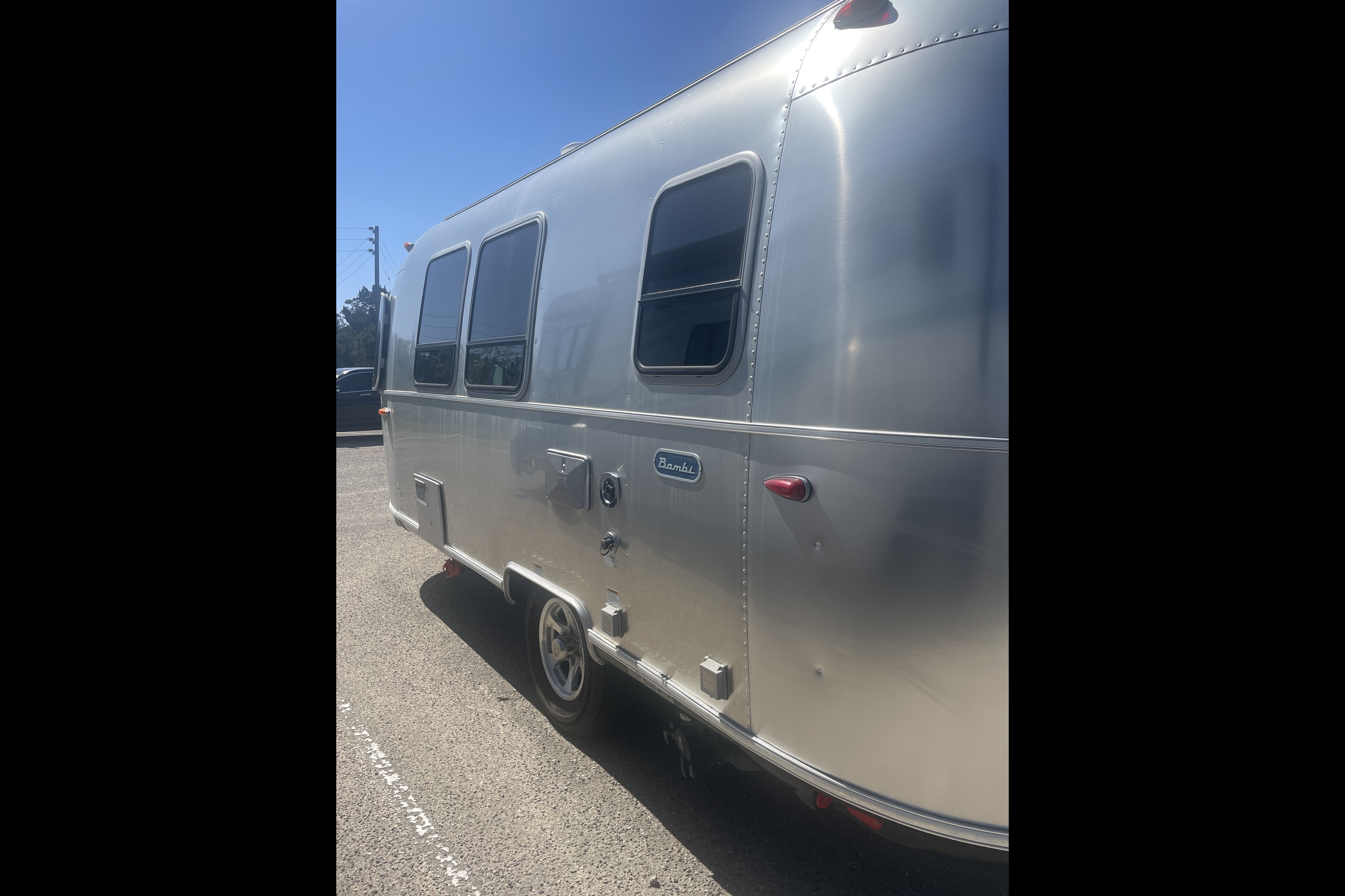 Classic, Cute, Cozy: 20' Airstream (full bed) For Your Coastal Adventure