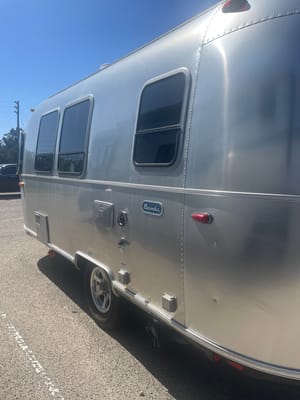 Classic, Cute, Cozy: 20' Airstream (full bed) For Your Coastal Adventure
