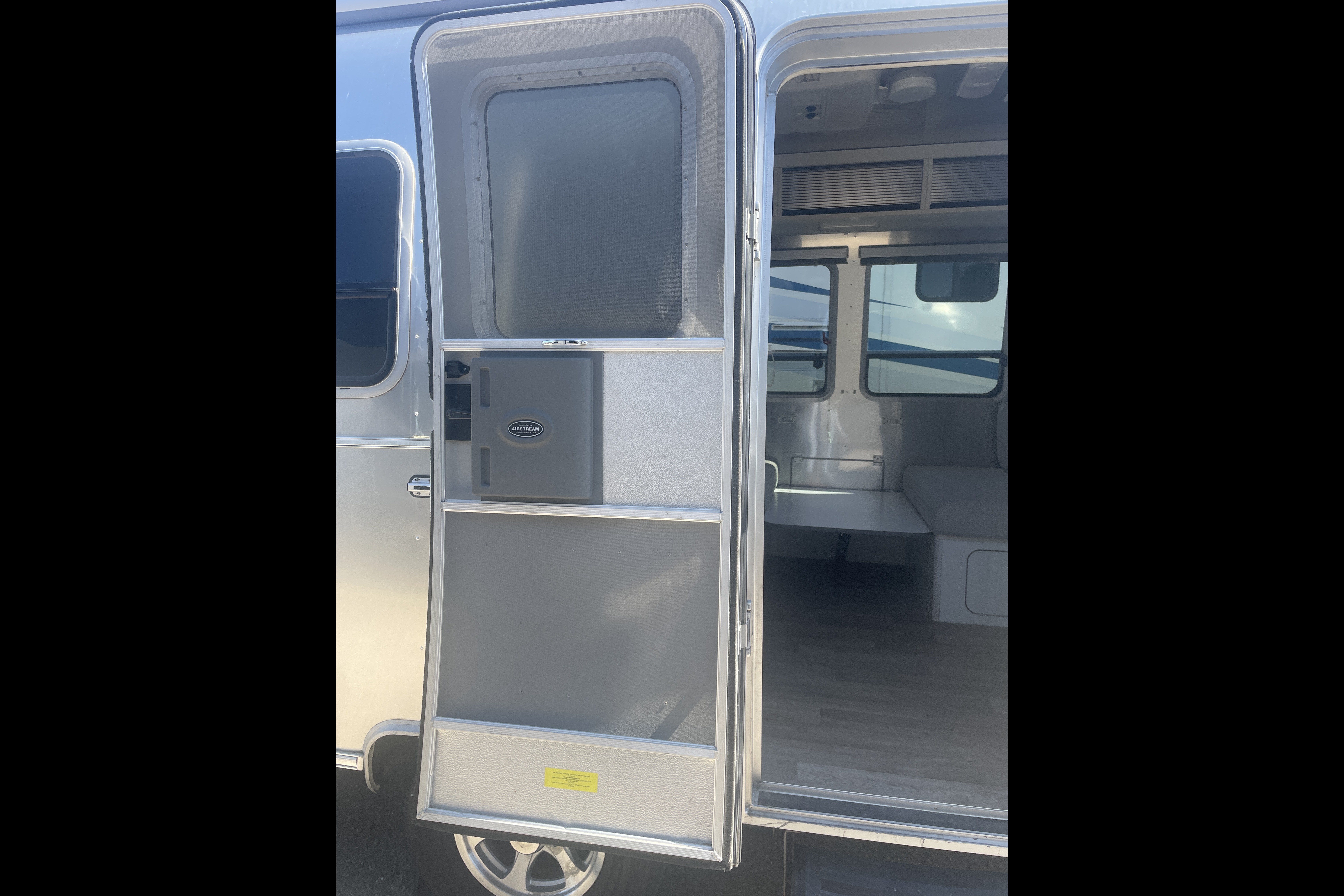 Classic, Cute, Cozy: 20' Airstream (full bed) For Your Coastal Adventure