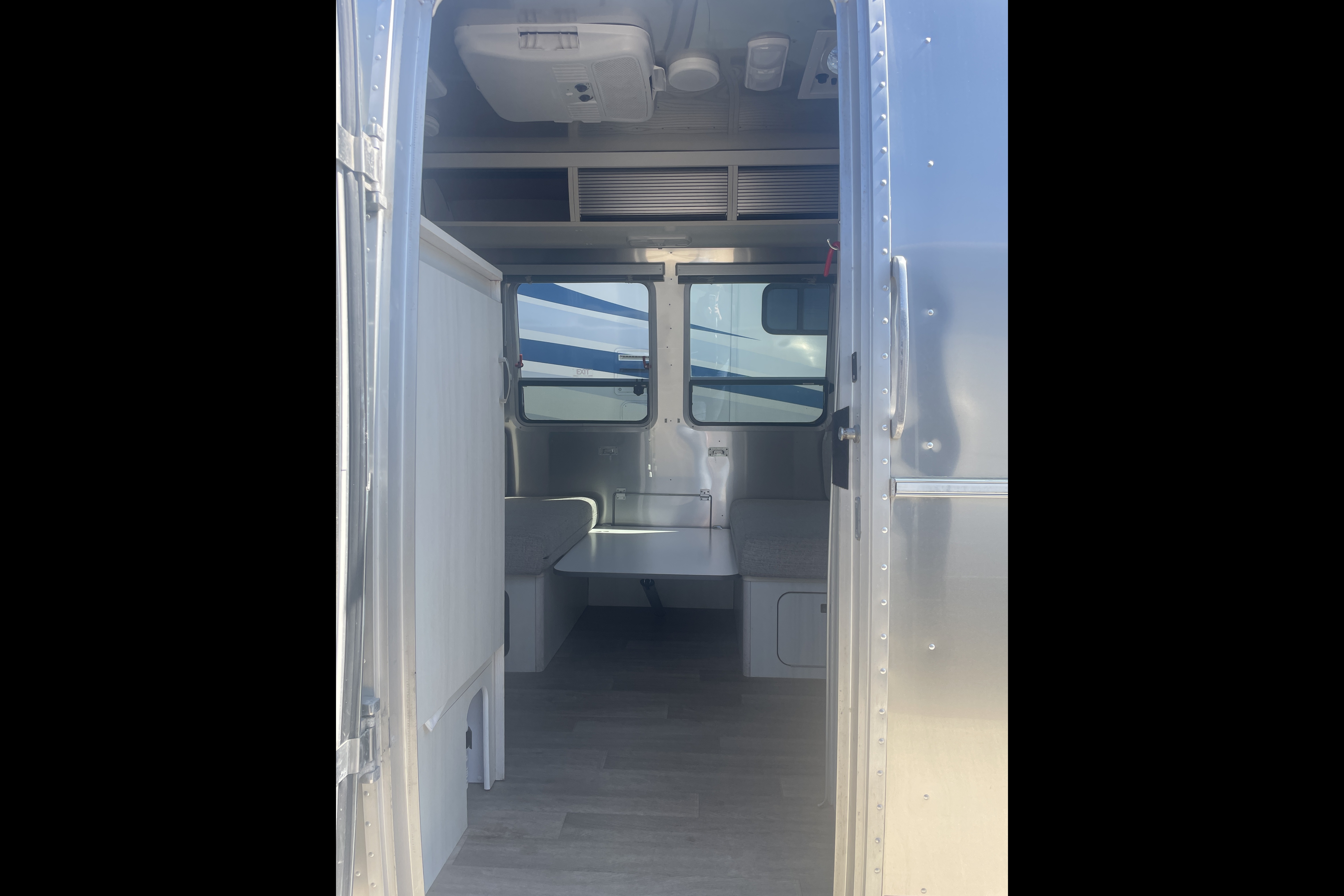 Classic, Cute, Cozy: 20' Airstream (full bed) For Your Coastal Adventure