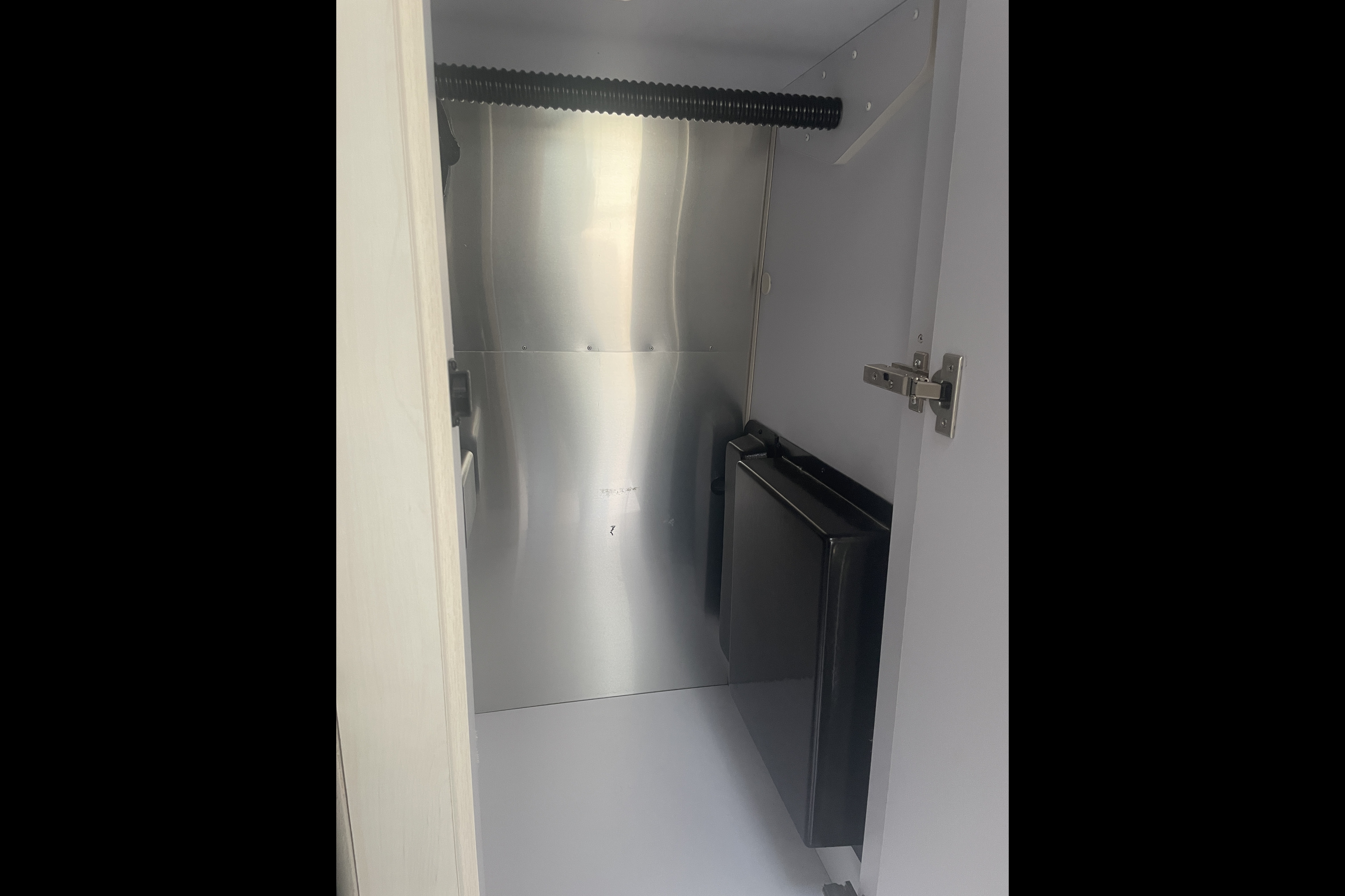 Classic, Cute, Cozy: 20' Airstream (full bed) For Your Coastal Adventure