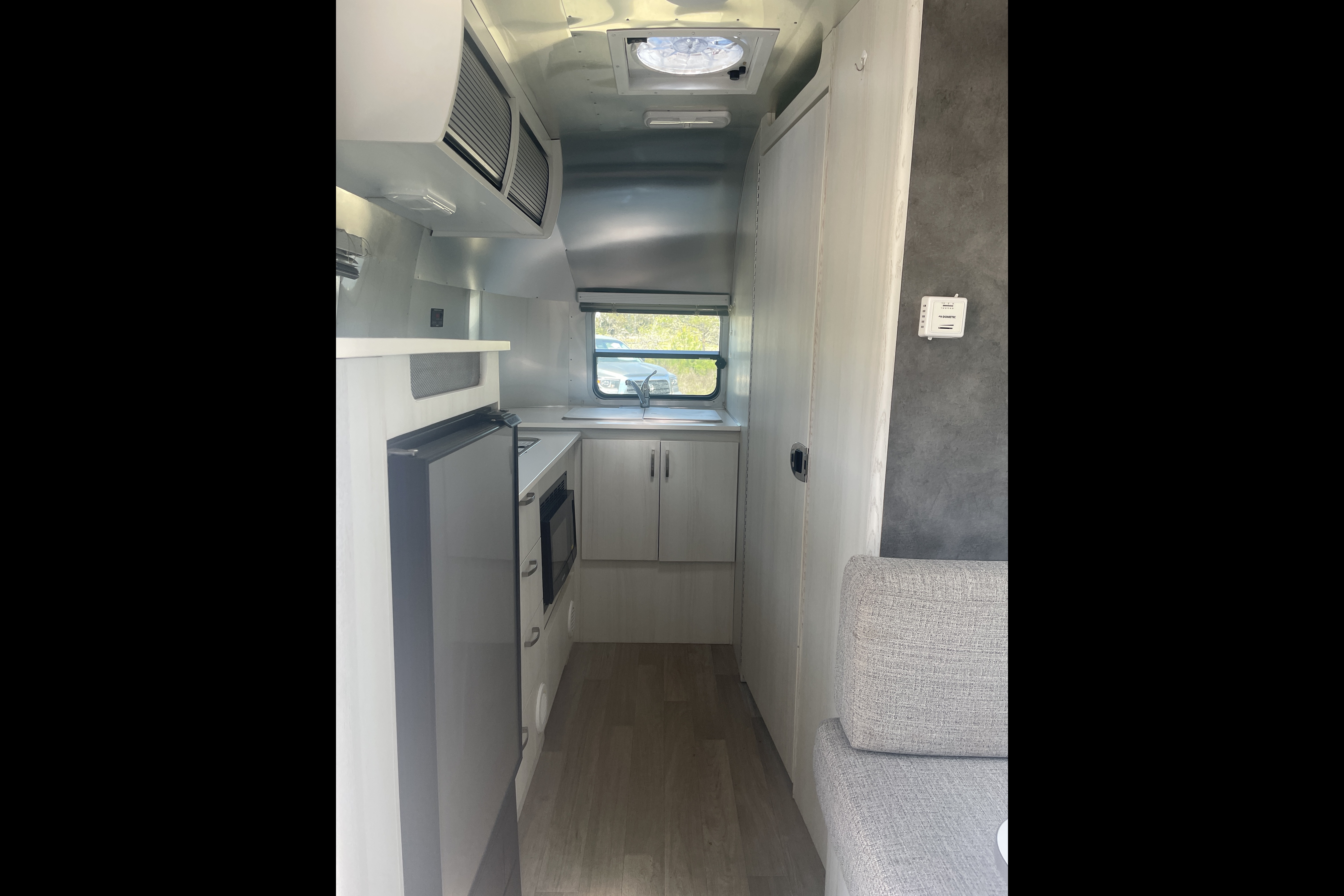 Classic, Cute, Cozy: 20' Airstream (full bed) For Your Coastal Adventure