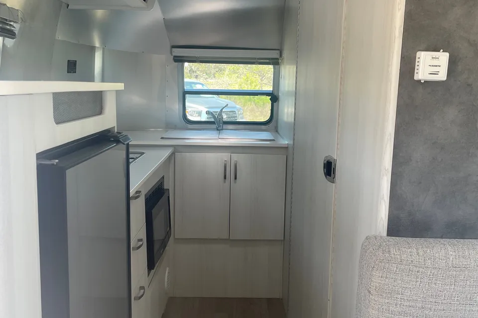 Classic, Cute, Cozy: 20' Airstream (full bed) For Your Coastal Adventure