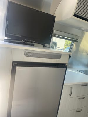 Classic, Cute, Cozy: 20' Airstream (full bed) For Your Coastal Adventure