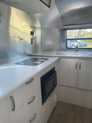 Classic, Cute, Cozy: 20' Airstream (full bed) For Your Coastal Adventure