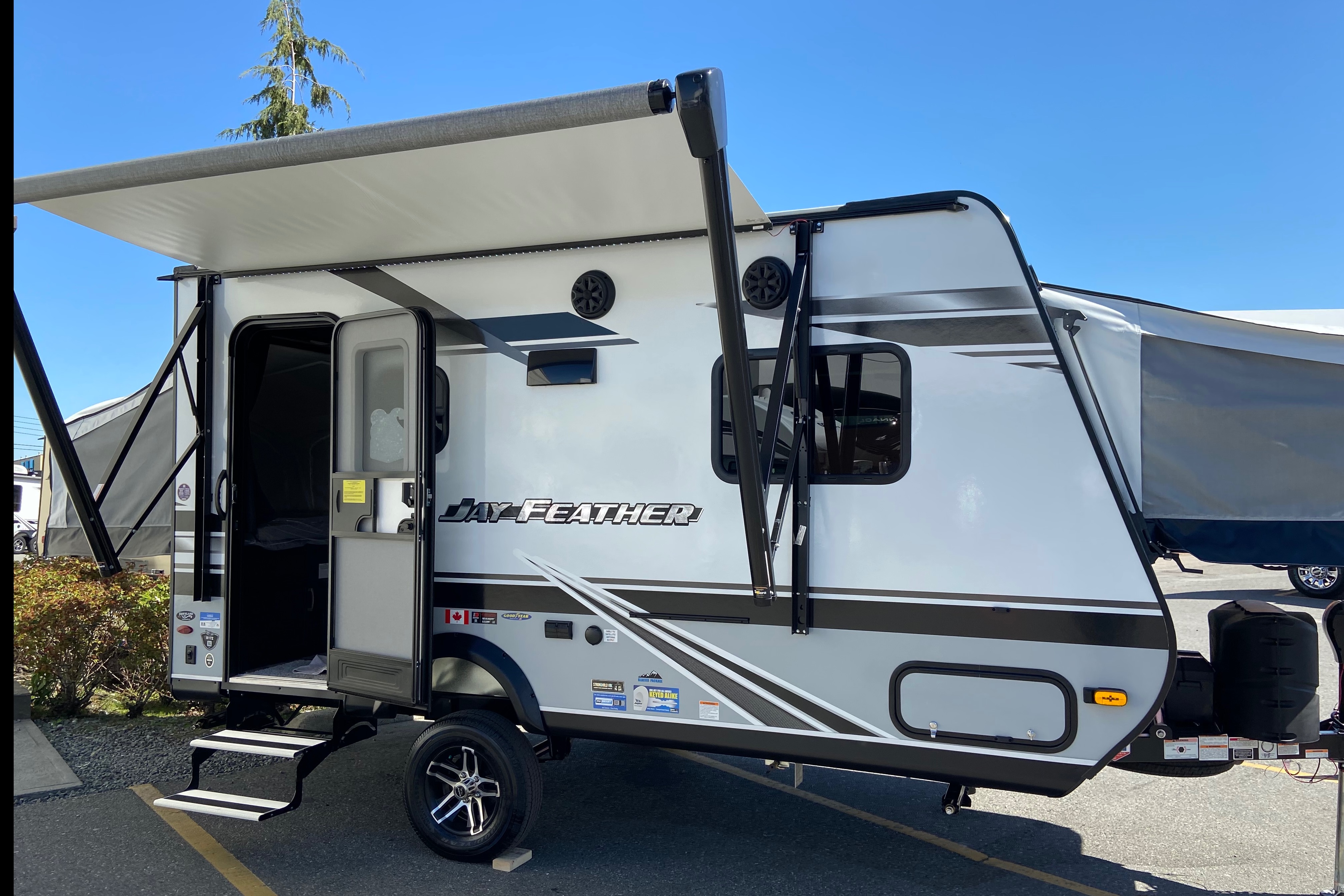 Jeffery's Jayco Jay Feather Hybrid
