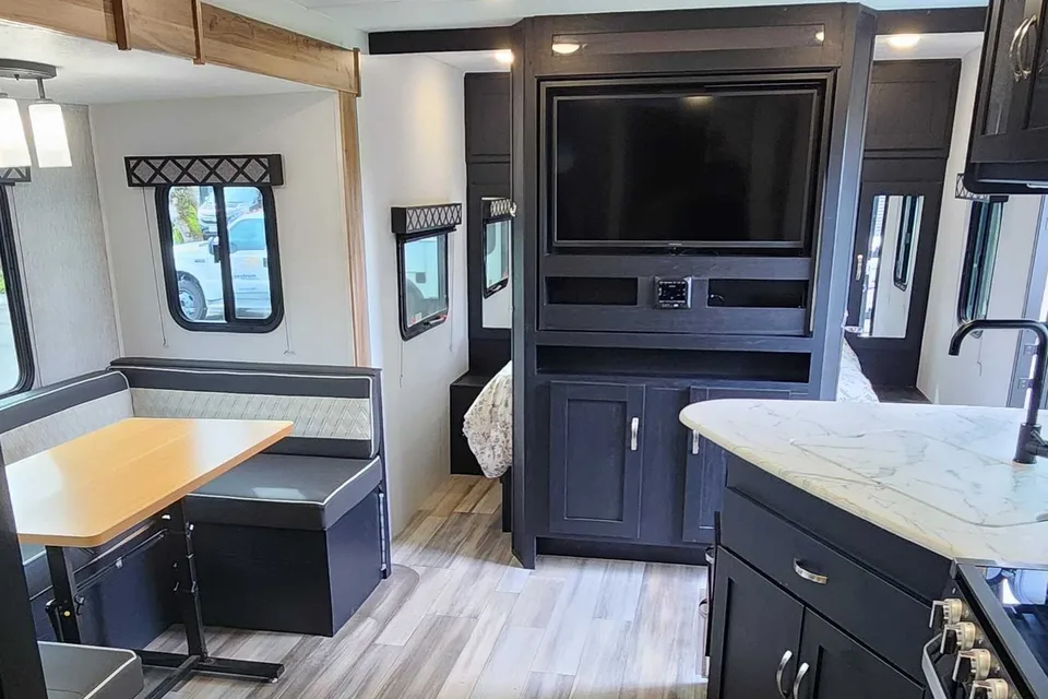 Kyle's 2022 Coachmen Freedom Express Ultralite Travel Trailer