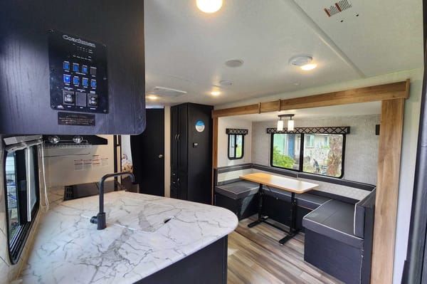 Kyle's 2022 Coachmen Freedom Express Ultralite Travel Trailer