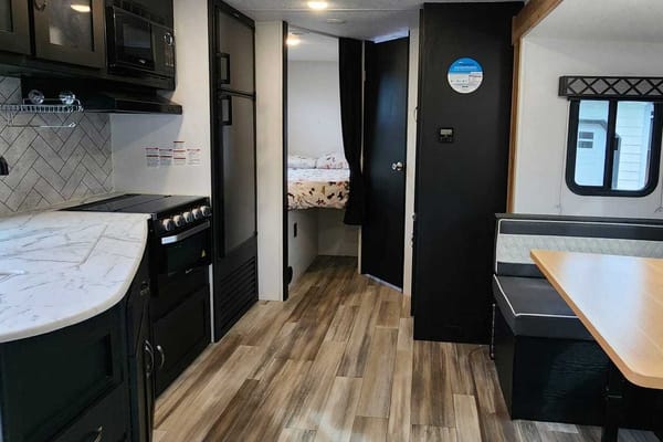 Kyle's 2022 Coachmen Freedom Express Ultralite Travel Trailer