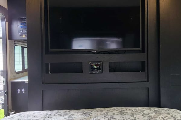 Kyle's 2022 Coachmen Freedom Express Ultralite Travel Trailer