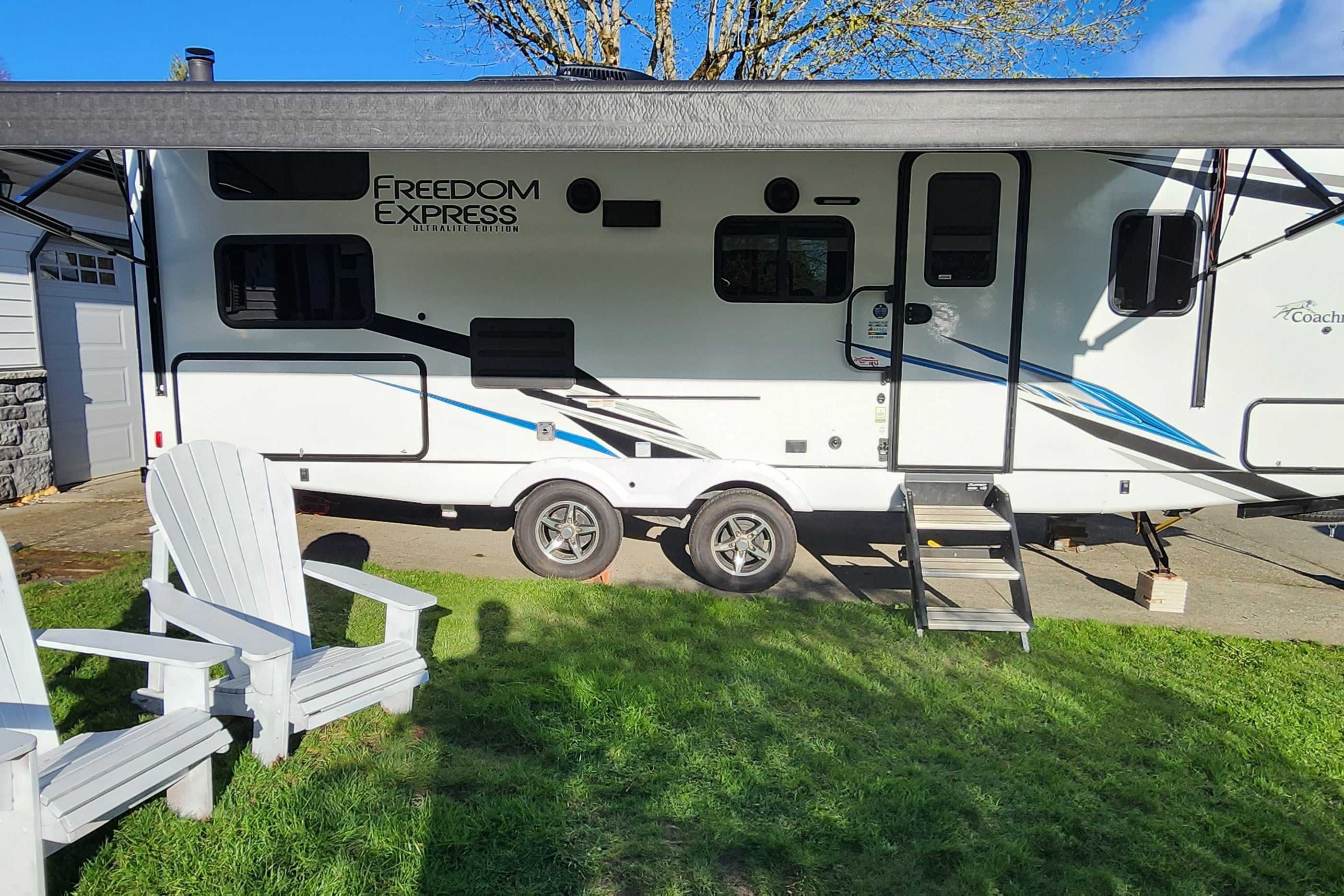 Kyle's 2022 Coachmen Freedom Express Ultralite Travel Trailer