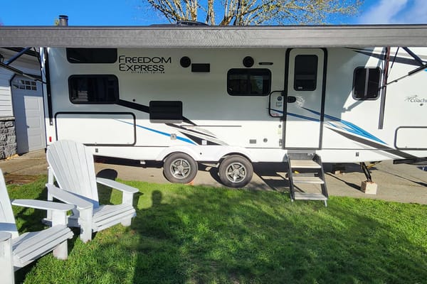 Kyle's 2022 Coachmen Freedom Express Ultralite Travel Trailer