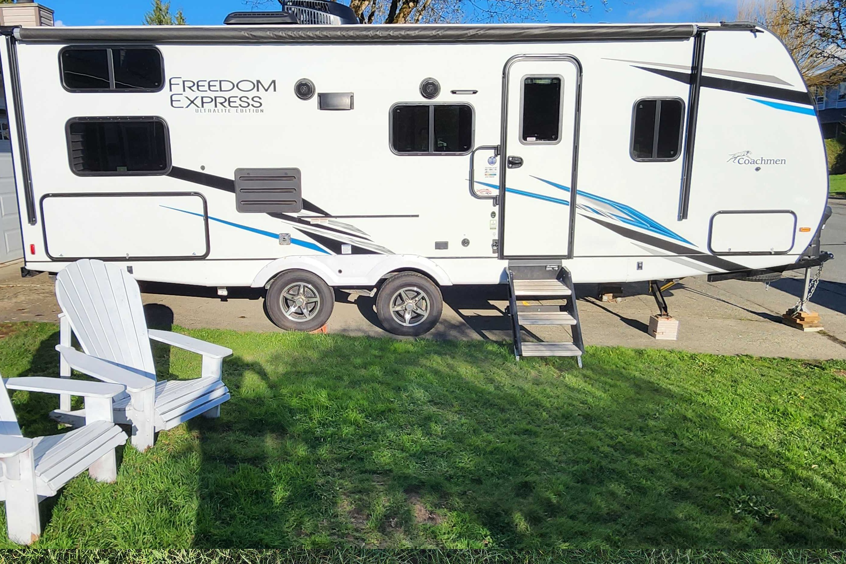Kyle's 2022 Coachmen Freedom Express Ultralite Travel Trailer