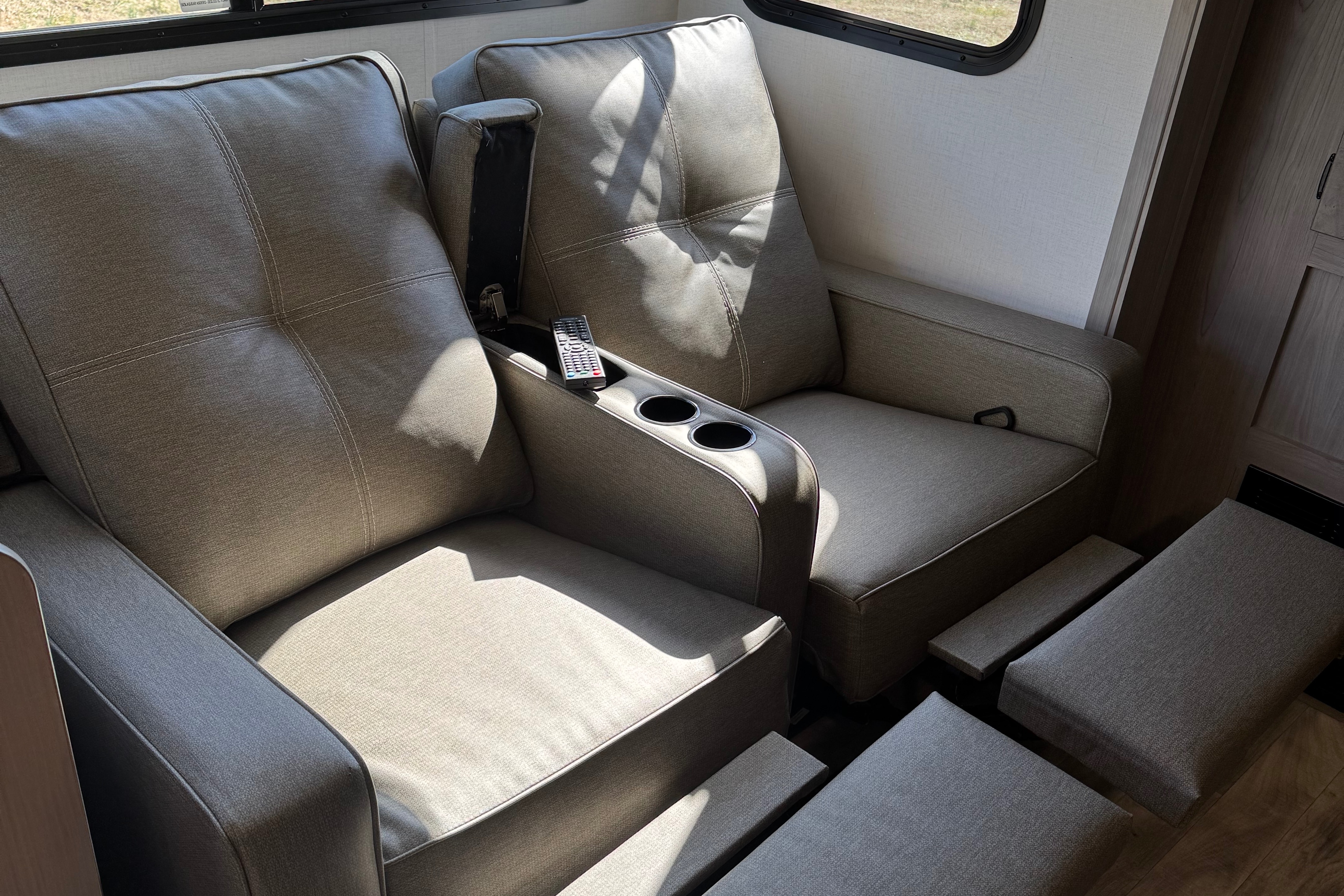 The 4G's Dutchmen Kodiak Ultimate Travel Trailer
