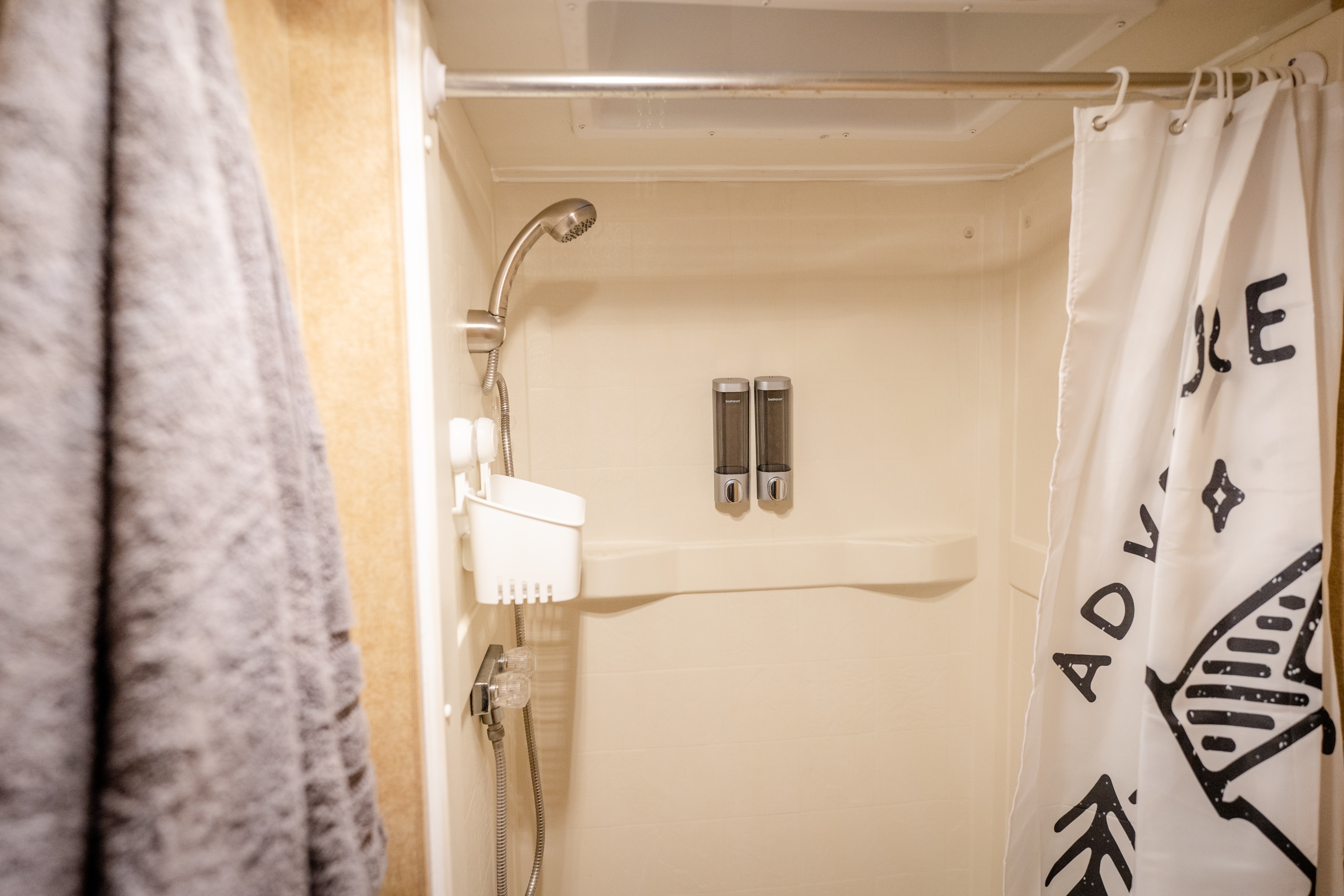 Thunder of Thor (& Adventure) | 2017 Thor Majestic 23A + Free Amenities