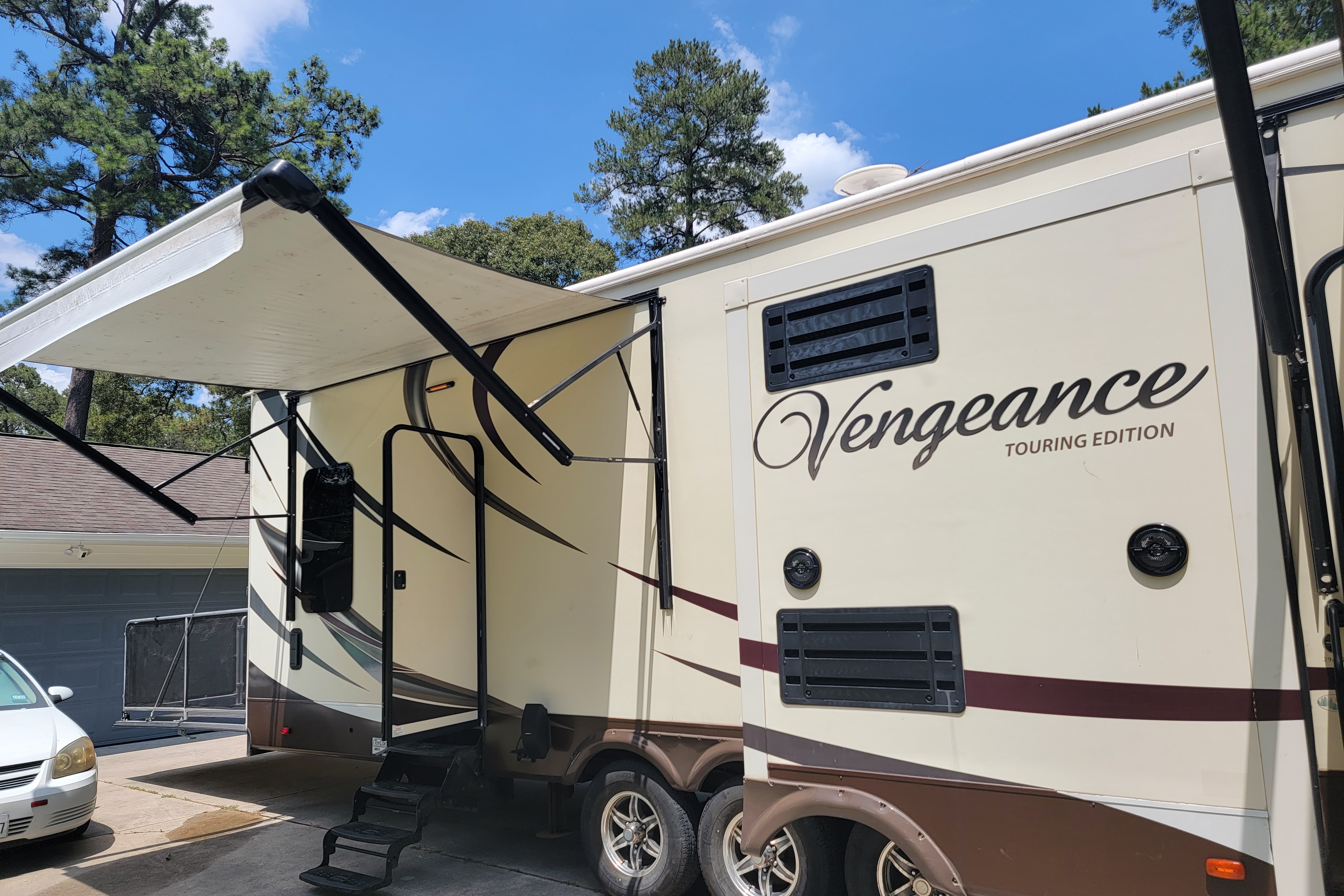 R&R Fifth Wheel Toy Hauler