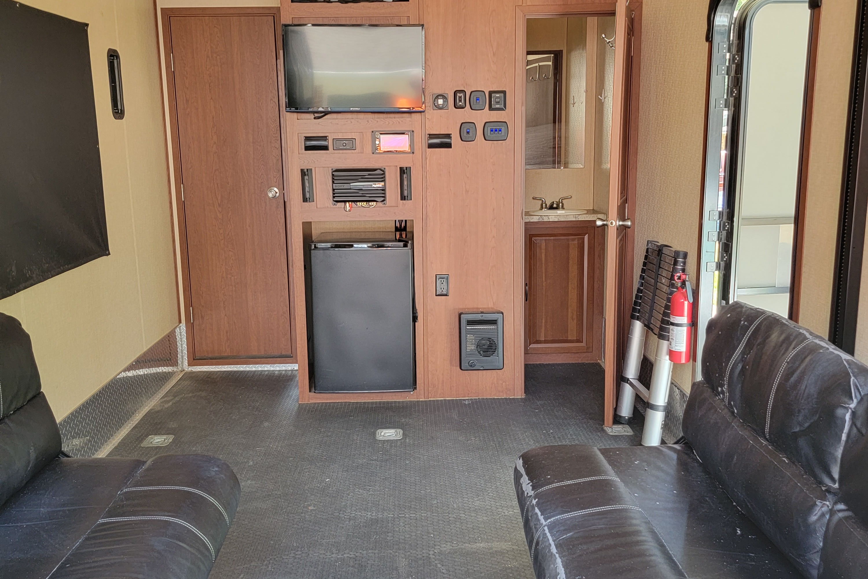 R&R Fifth Wheel Toy Hauler