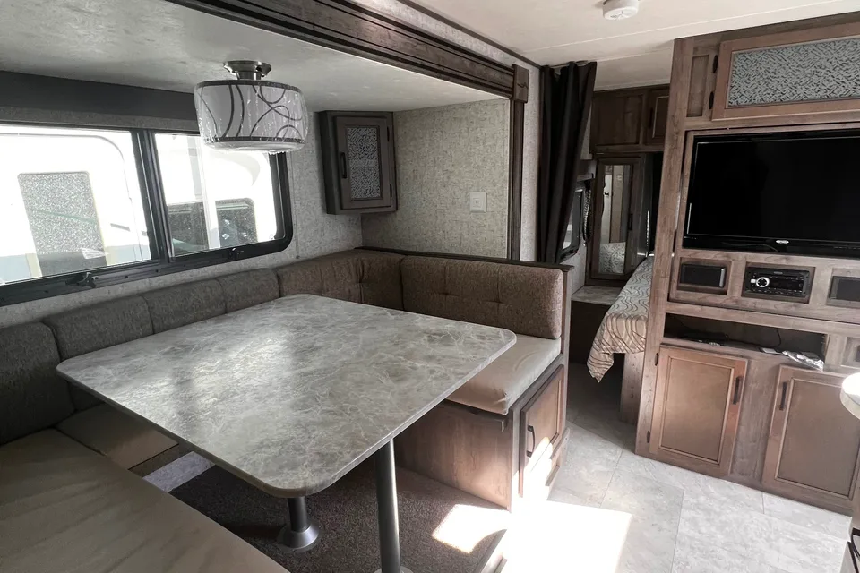Coachmen Apex ultra lite 215RBK Travel Trailer