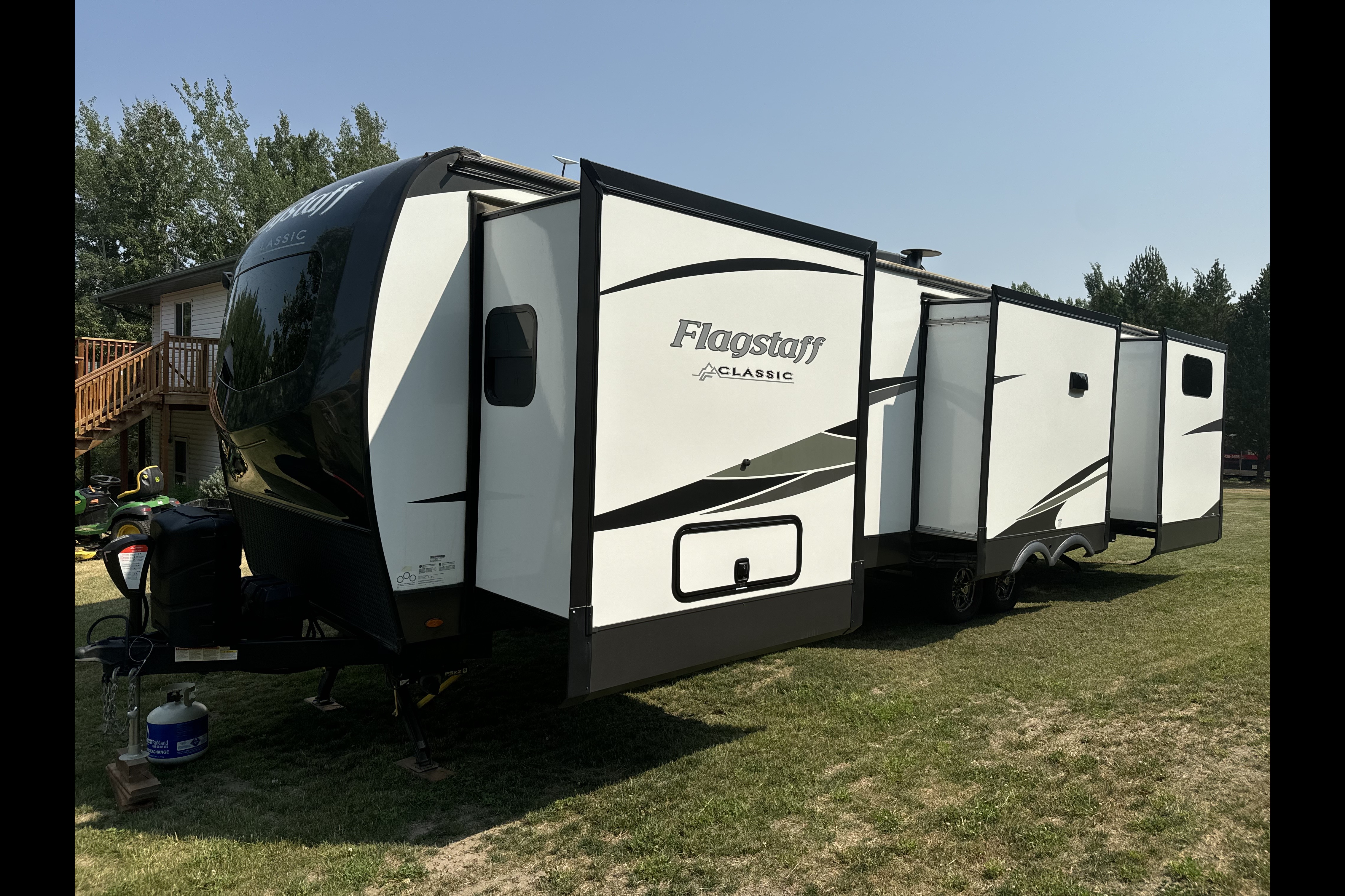 Don's 2023 37ft. Flagstaff 832BWS Travel Trailer