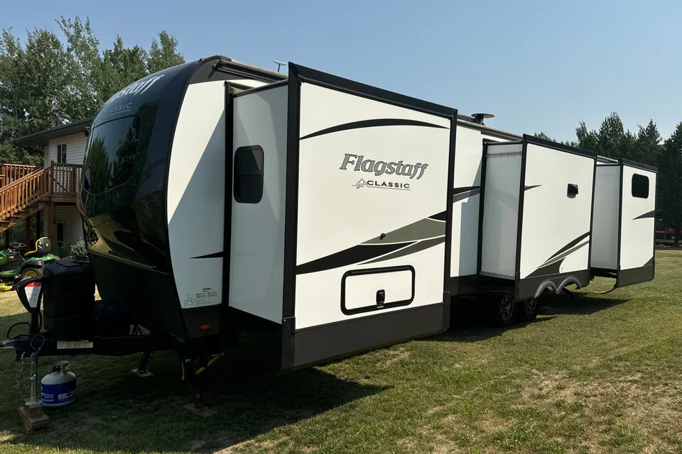 Don's 2023 37ft. Flagstaff 832BWS Travel Trailer