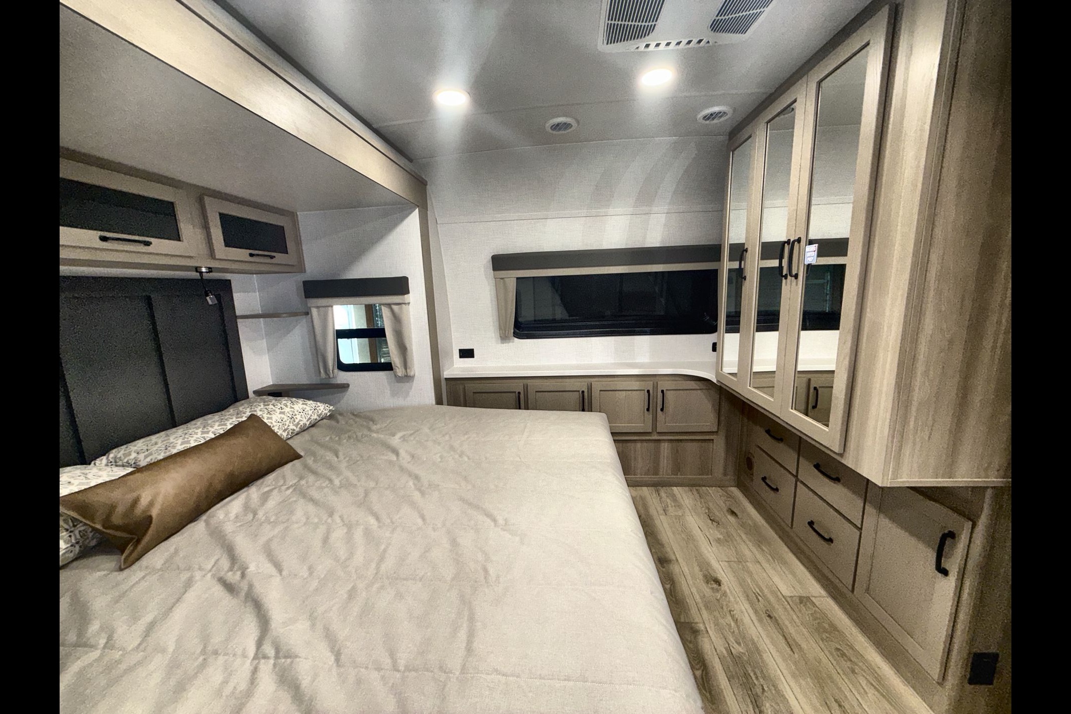 Don's 2023 37ft. Flagstaff 832BWS Travel Trailer