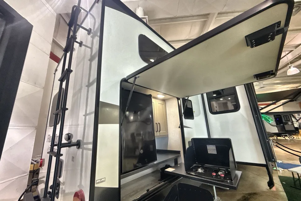 Don's 2023 37ft. Flagstaff 832BWS Travel Trailer