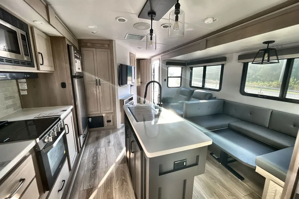 Don's 2023 37ft. Flagstaff 832BWS Travel Trailer