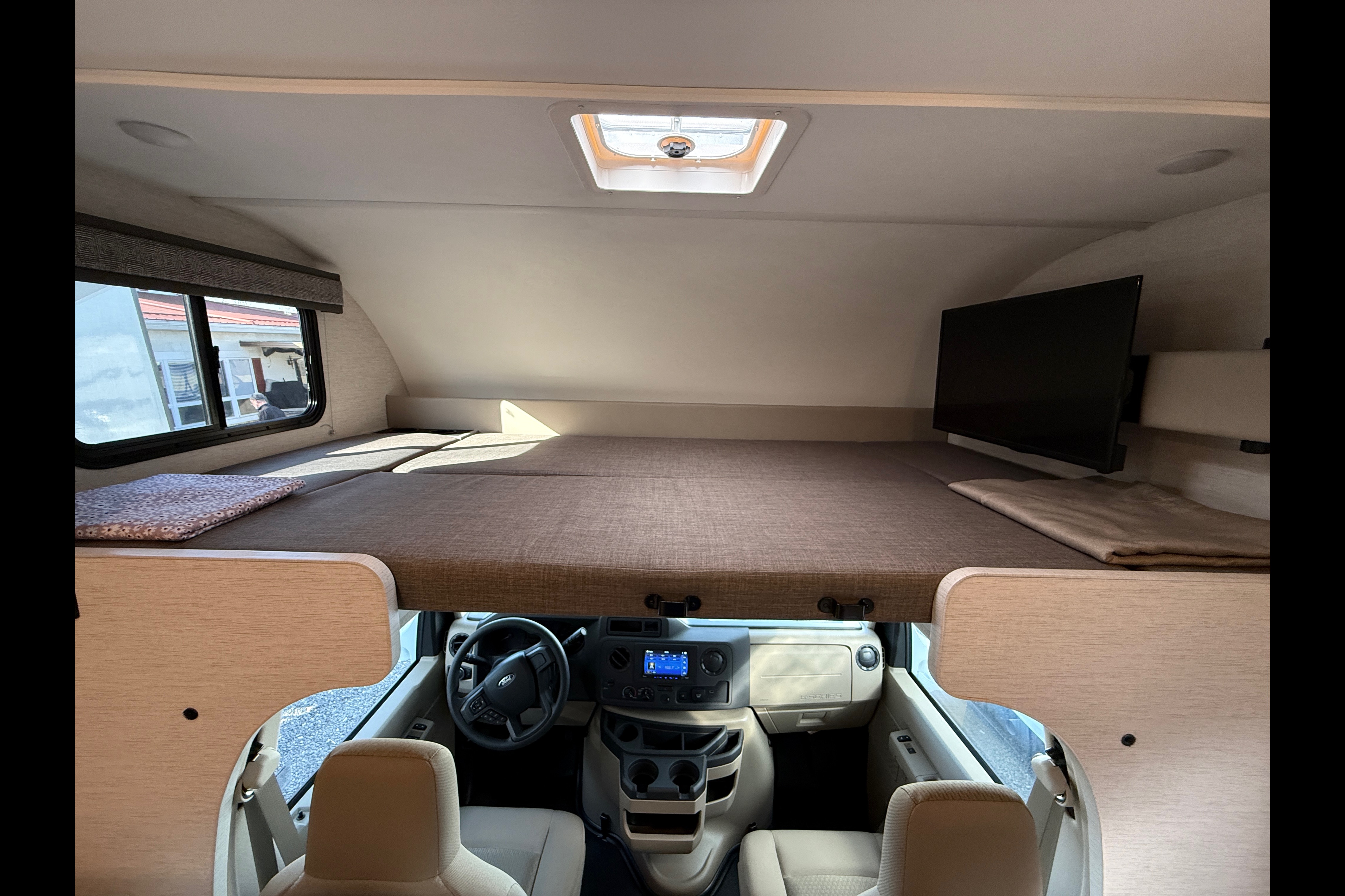 Brand new 2026 Thor Chateau 24ft. with free private shuttle -Marco