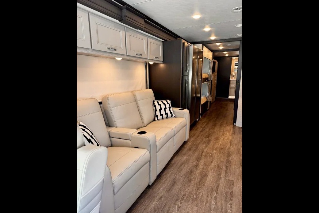Convenience Rv's Riviera 39BH