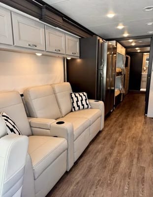 Convenience Rv's Riviera 39BH