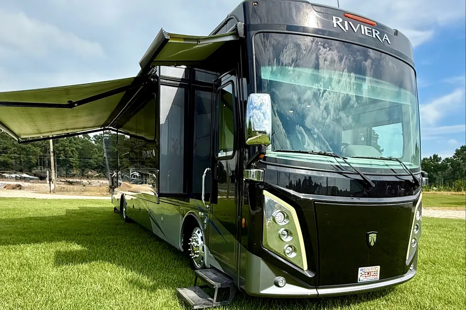Convenience Rv's Riviera 39BH