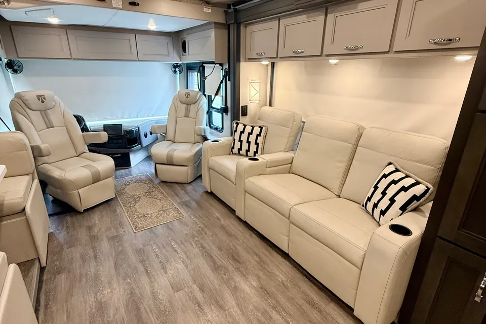 Convenience Rv's Riviera 39BH