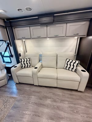 Convenience Rv's Riviera 39BH
