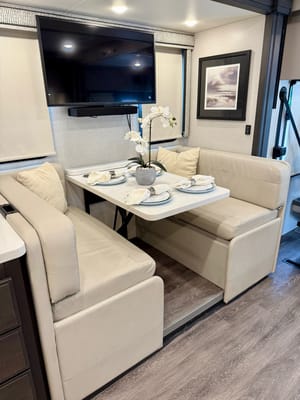 Convenience Rv's Riviera 39BH