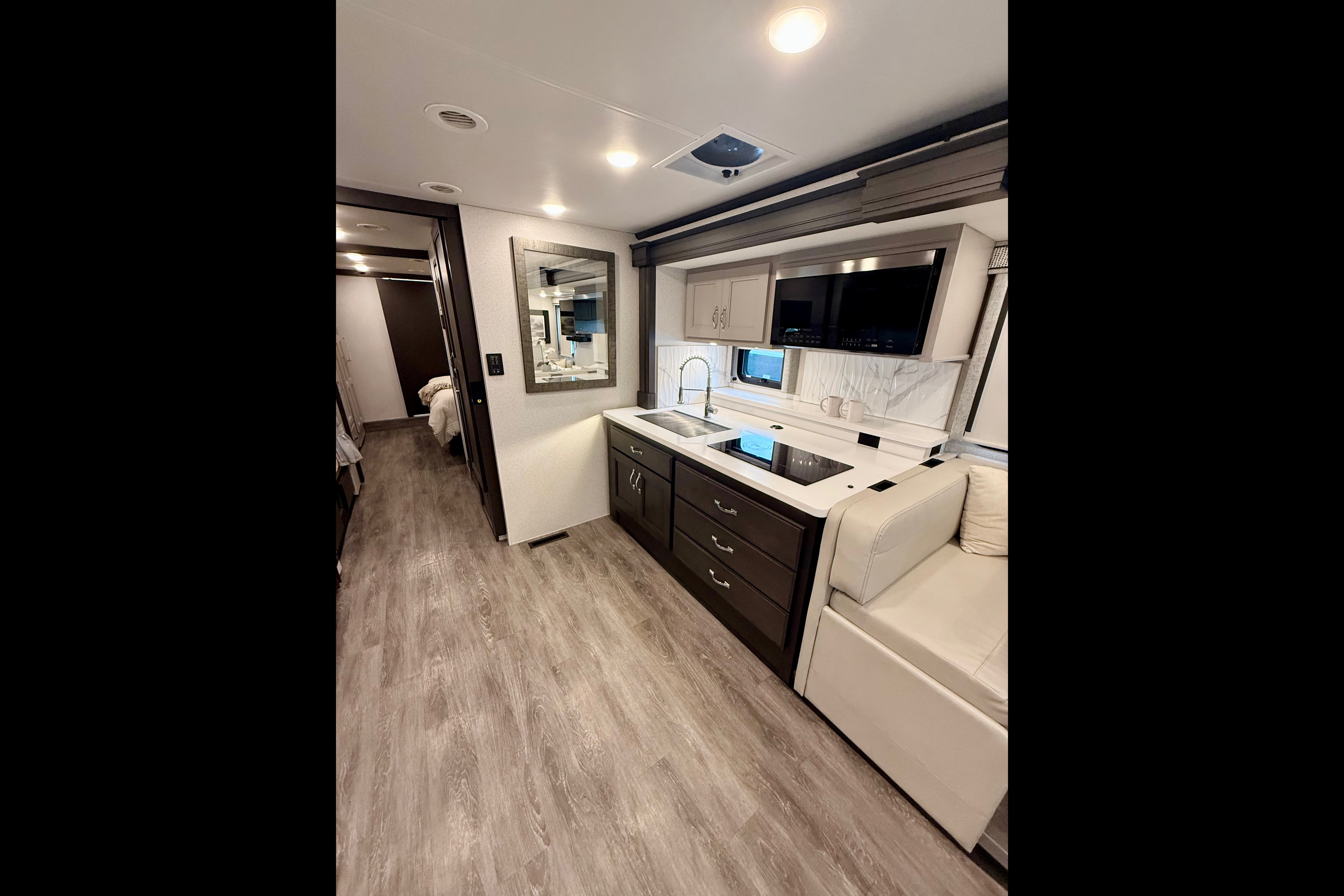 Convenience Rv's Riviera 39BH